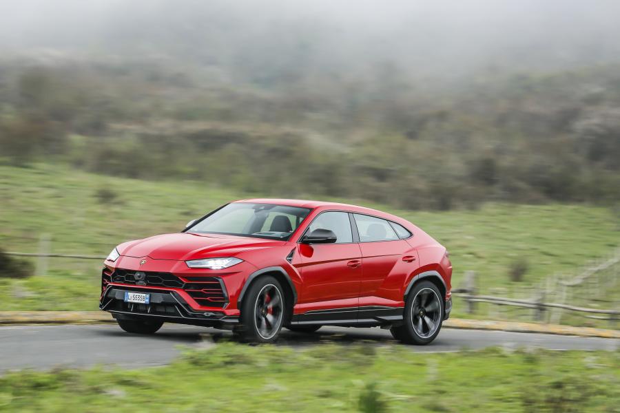  Lamborghini Urus Shiny Black Package 2018 года  (фото 32 из 40)